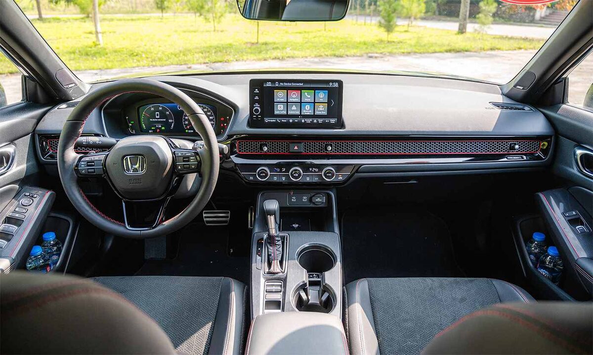 Khoang lái Honda Civic 2026 với hệ thống âm thanh 12 loa Bose