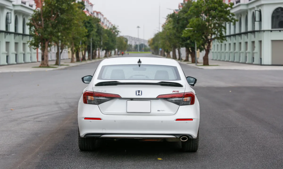 Honda Civic e:HEV RS 2026 với hệ truyền động hybrid 200 mã lực